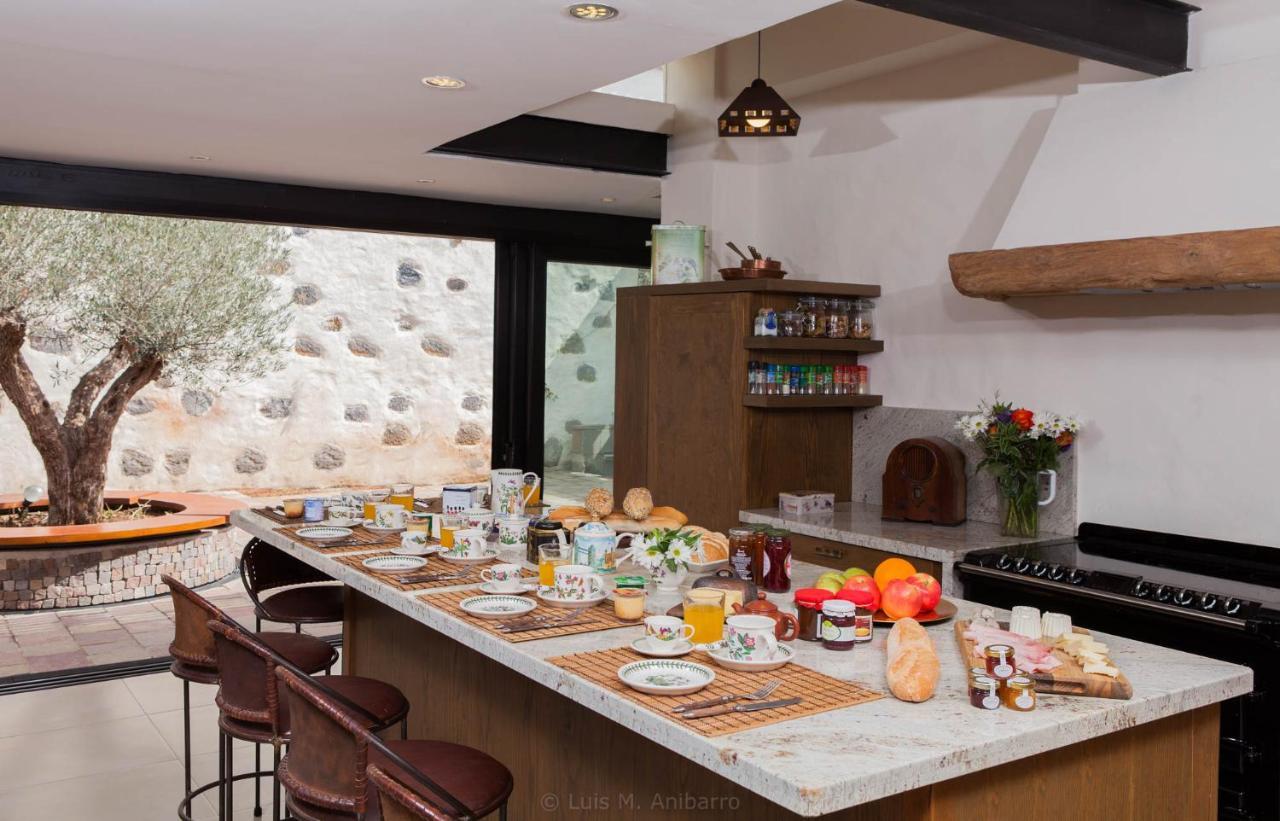ארונה Historic Canarian House, Private Heated Infinity Pool, Bbq, Wifi + Panoramic Ocean Views מראה חיצוני תמונה